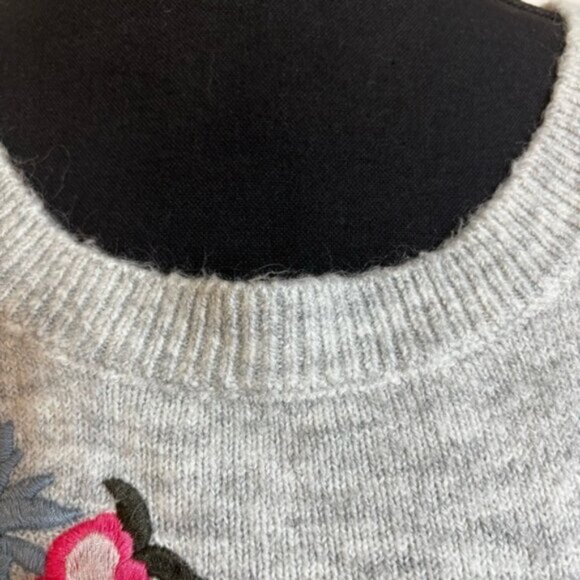 H&M Women Large Floral Embroidered Grey Sweater Cottagecore Boho Soft Wool Blend - Picture 8 of 9